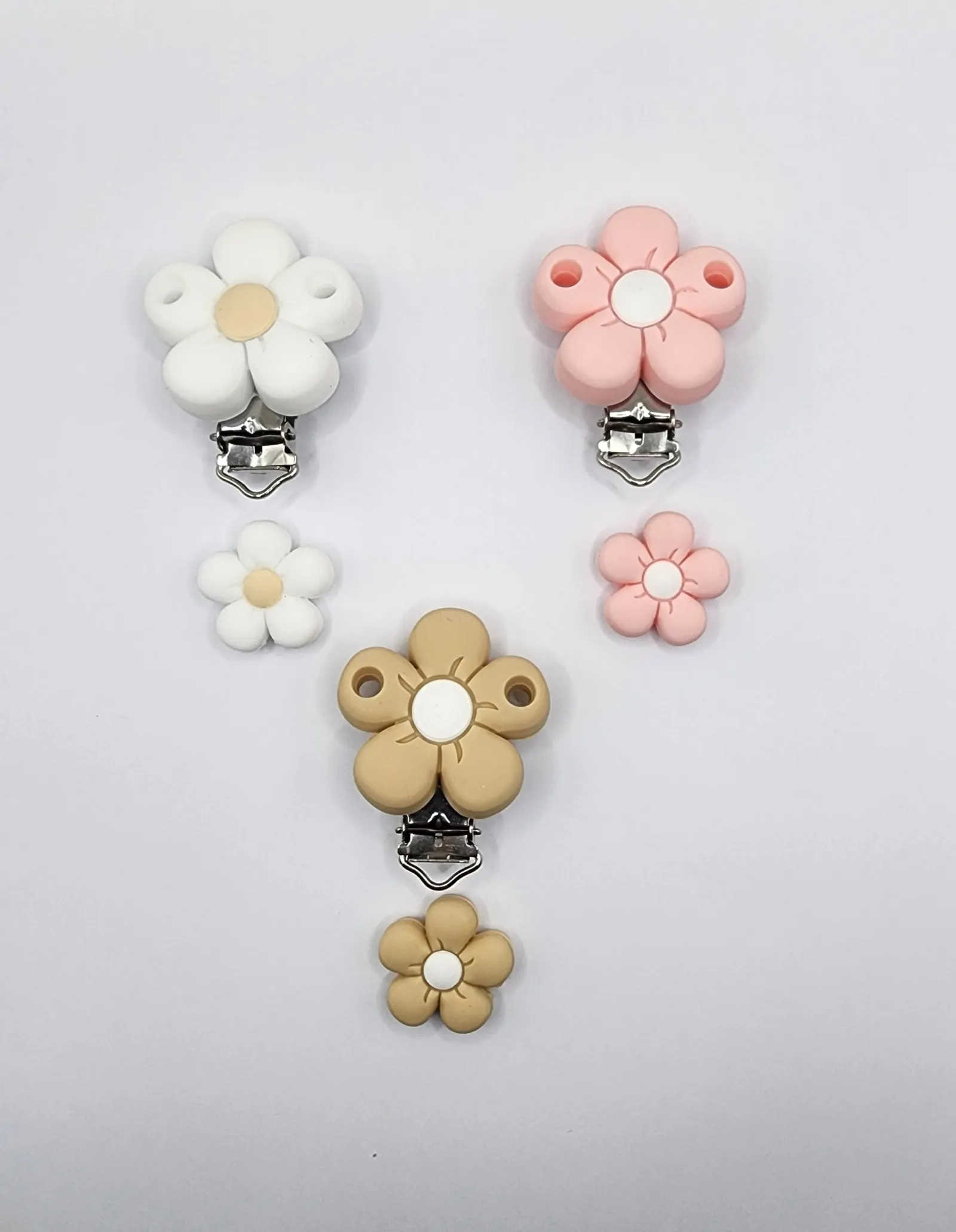 New 3D cartoon flower shaped Silicone flower beads 40.7*55.1mmbaby pacifier child friendly design clips & beads